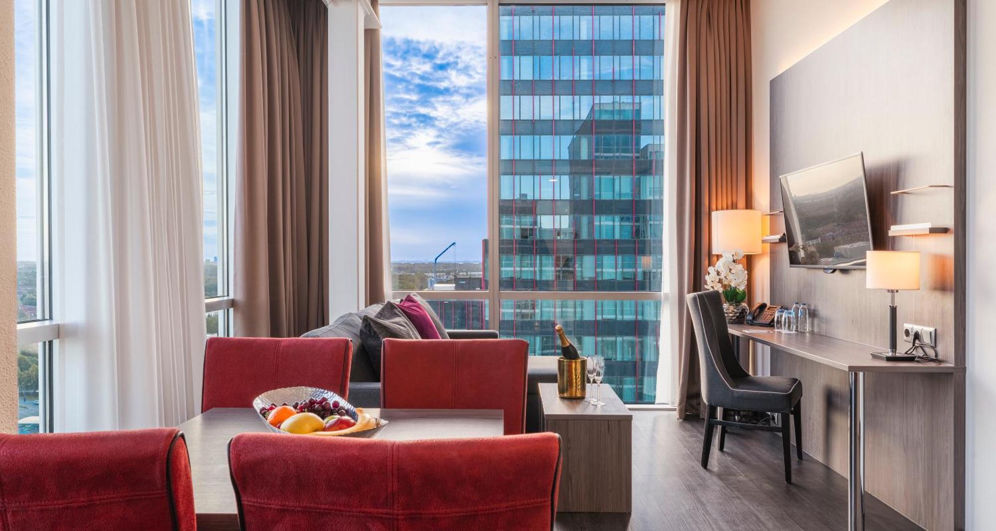 Plaza Premium آلميره المظهر الخارجي الصورة