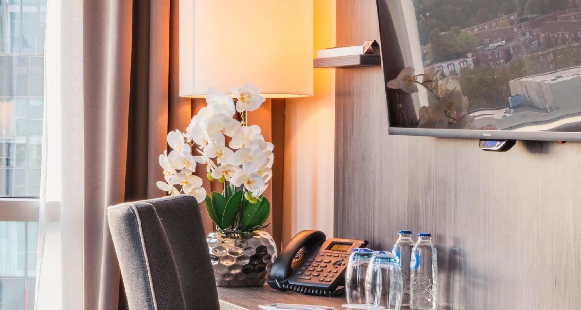 Plaza Premium آلميره المظهر الخارجي الصورة
