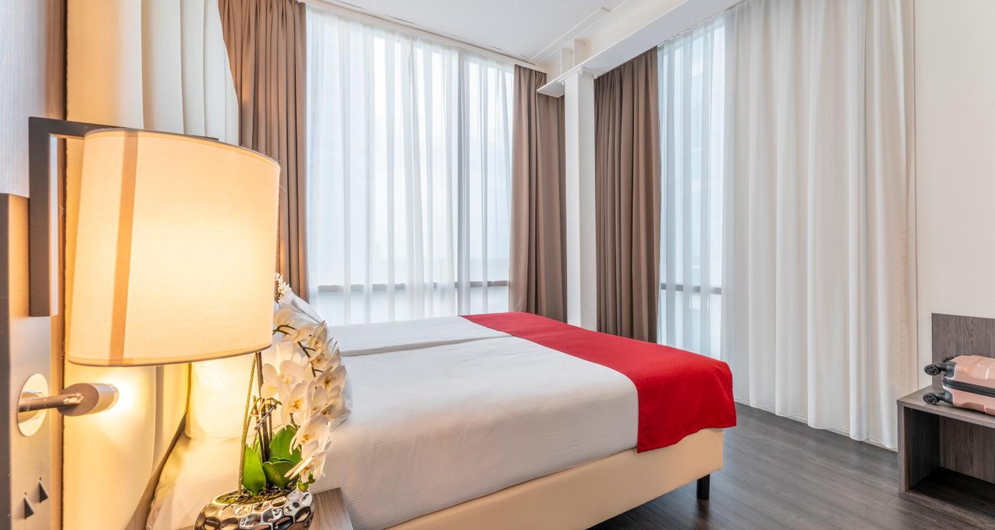 Plaza Premium آلميره المظهر الخارجي الصورة
