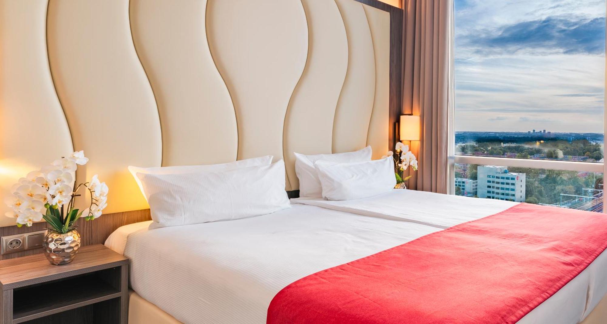 Plaza Premium آلميره المظهر الخارجي الصورة