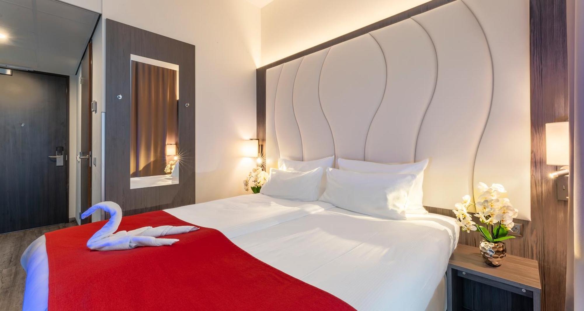 Plaza Premium آلميره المظهر الخارجي الصورة