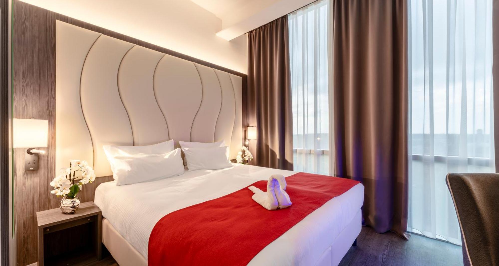 Plaza Premium آلميره المظهر الخارجي الصورة