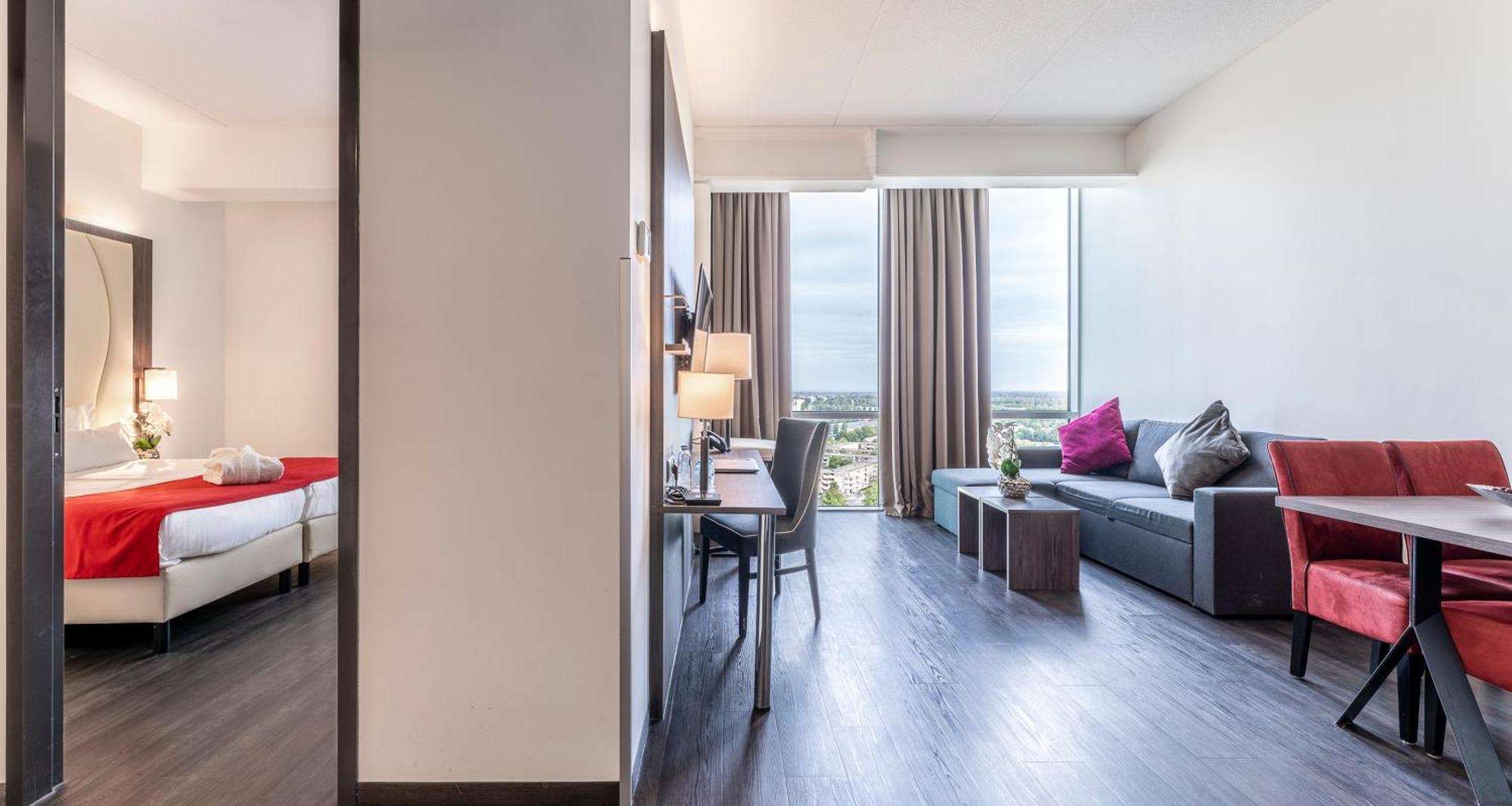 Plaza Premium آلميره المظهر الخارجي الصورة