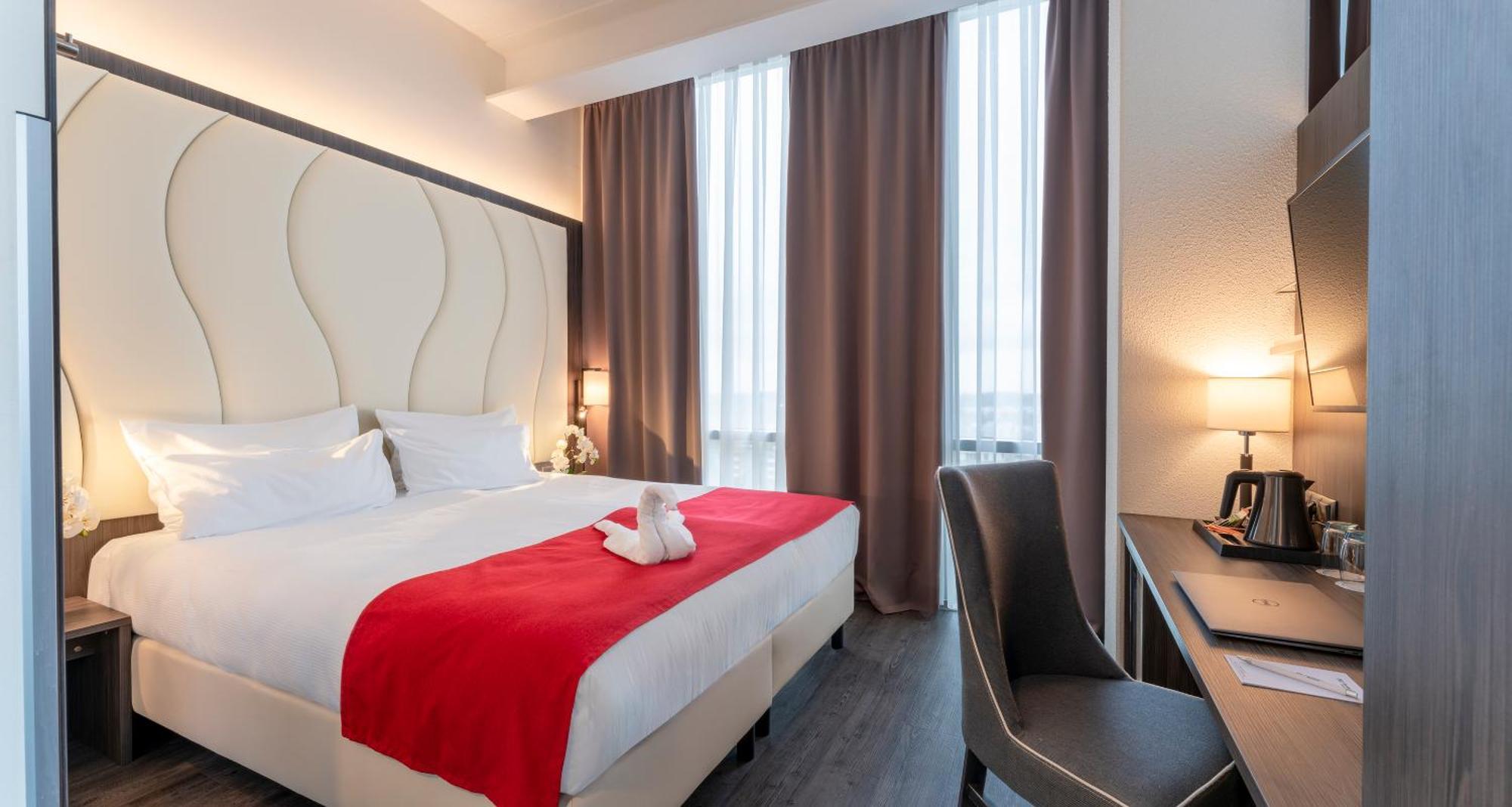 Plaza Premium آلميره المظهر الخارجي الصورة