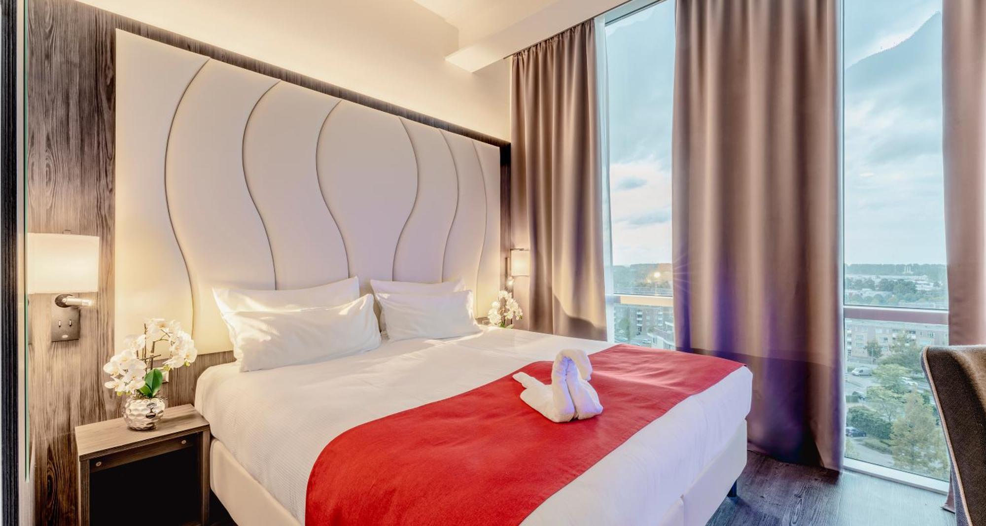 Plaza Premium آلميره المظهر الخارجي الصورة