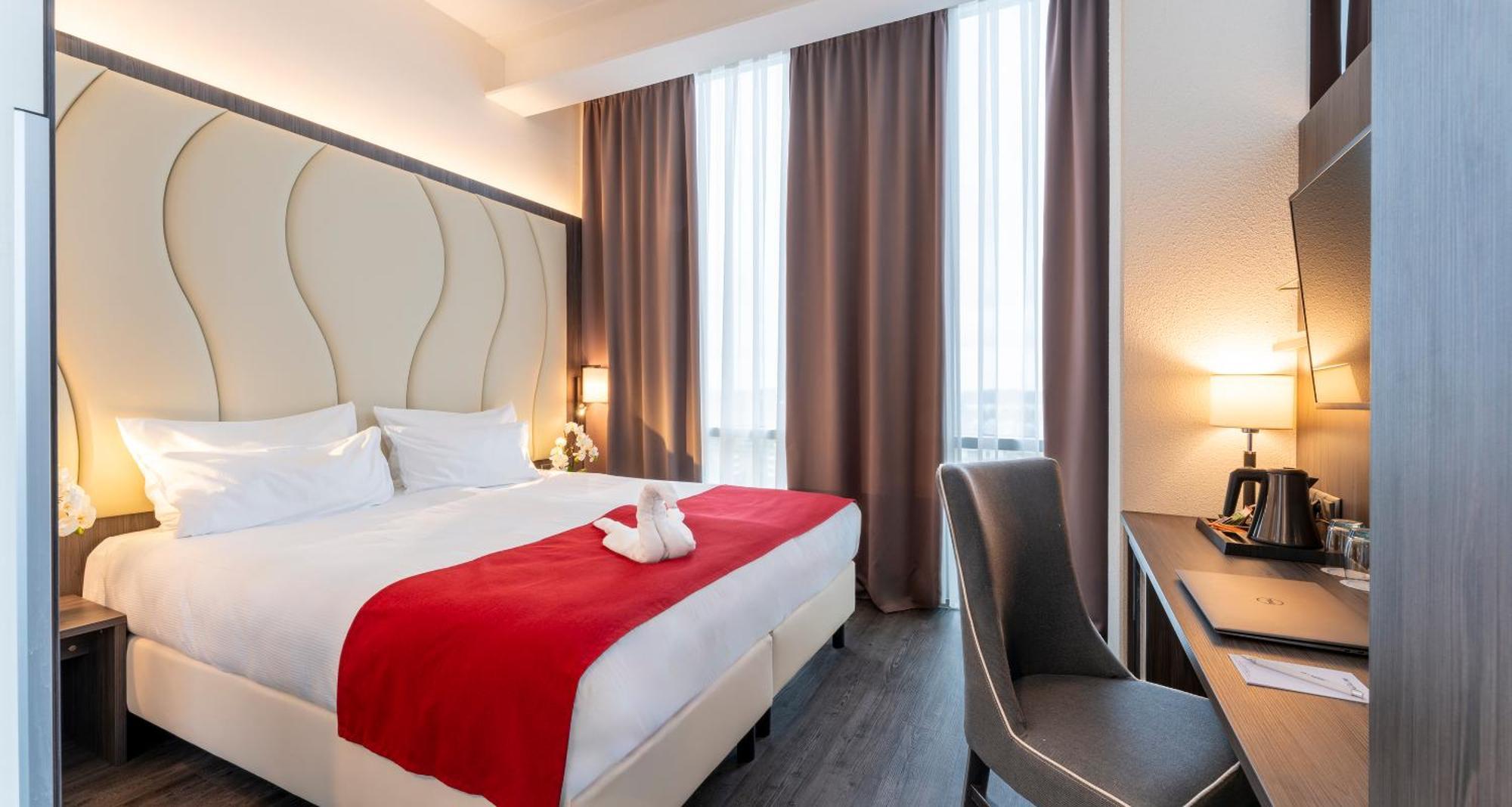 Plaza Premium آلميره المظهر الخارجي الصورة