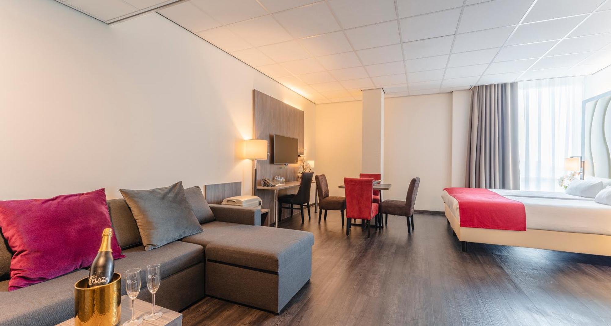 Plaza Premium آلميره المظهر الخارجي الصورة