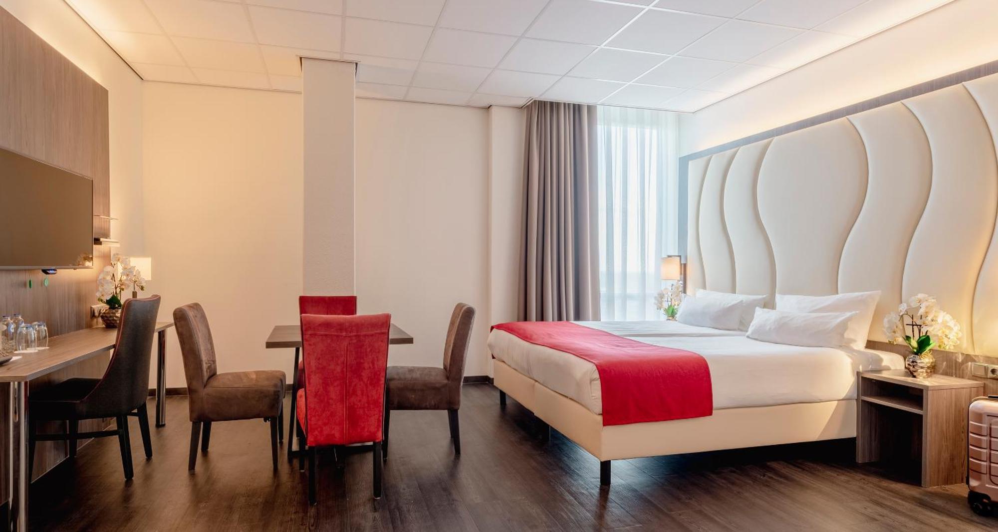 Plaza Premium آلميره المظهر الخارجي الصورة
