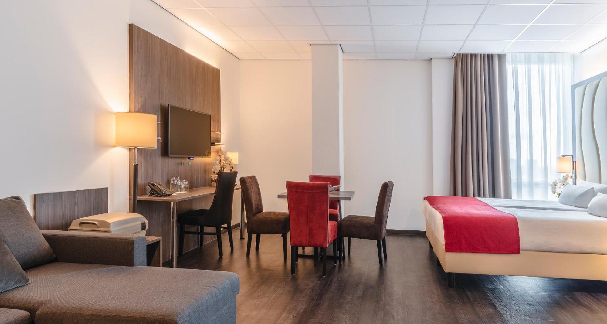 Plaza Premium آلميره المظهر الخارجي الصورة