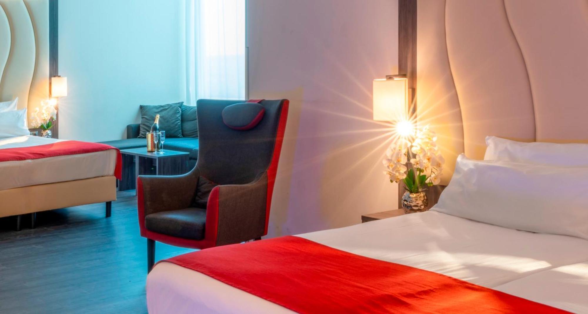 Plaza Premium آلميره المظهر الخارجي الصورة
