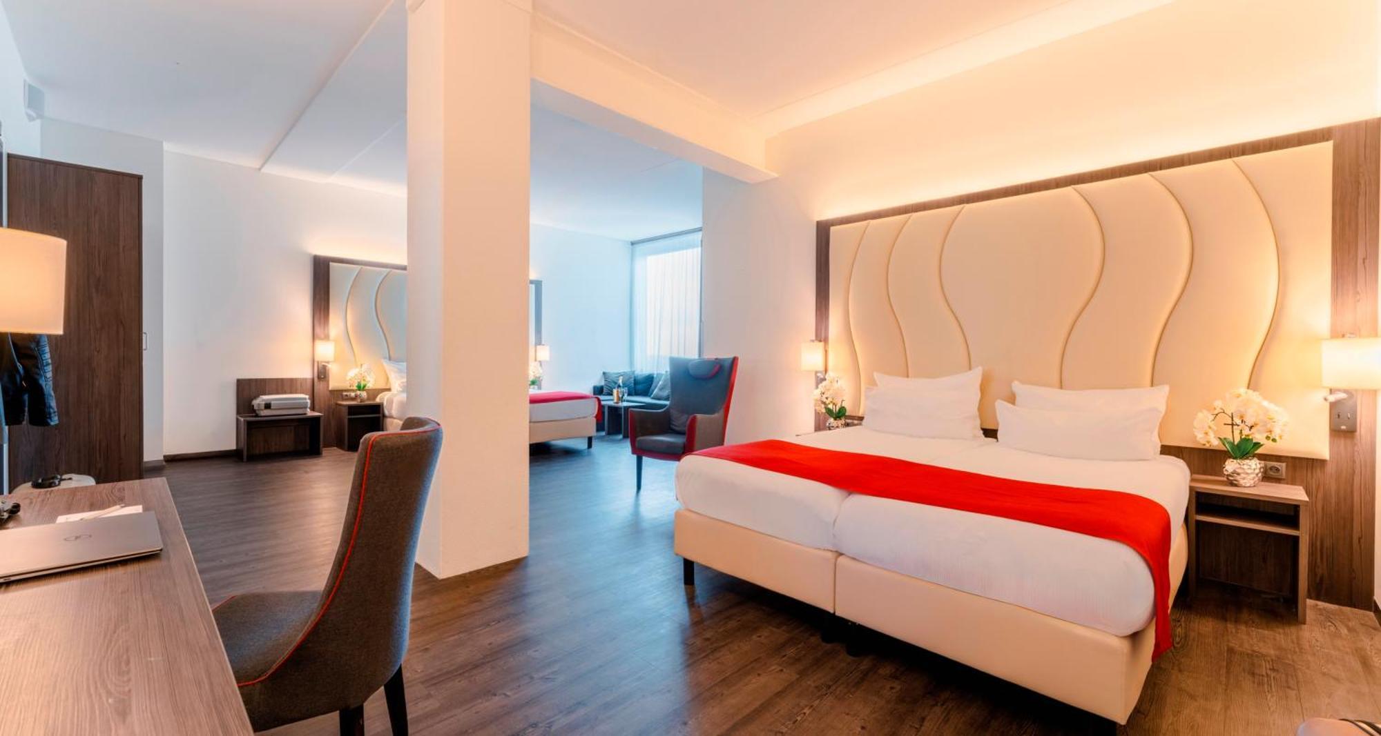 Plaza Premium آلميره المظهر الخارجي الصورة