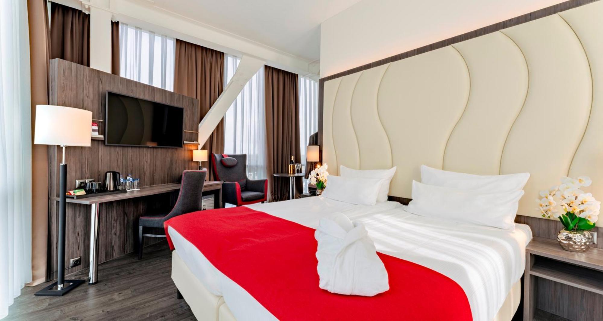 Plaza Premium آلميره المظهر الخارجي الصورة