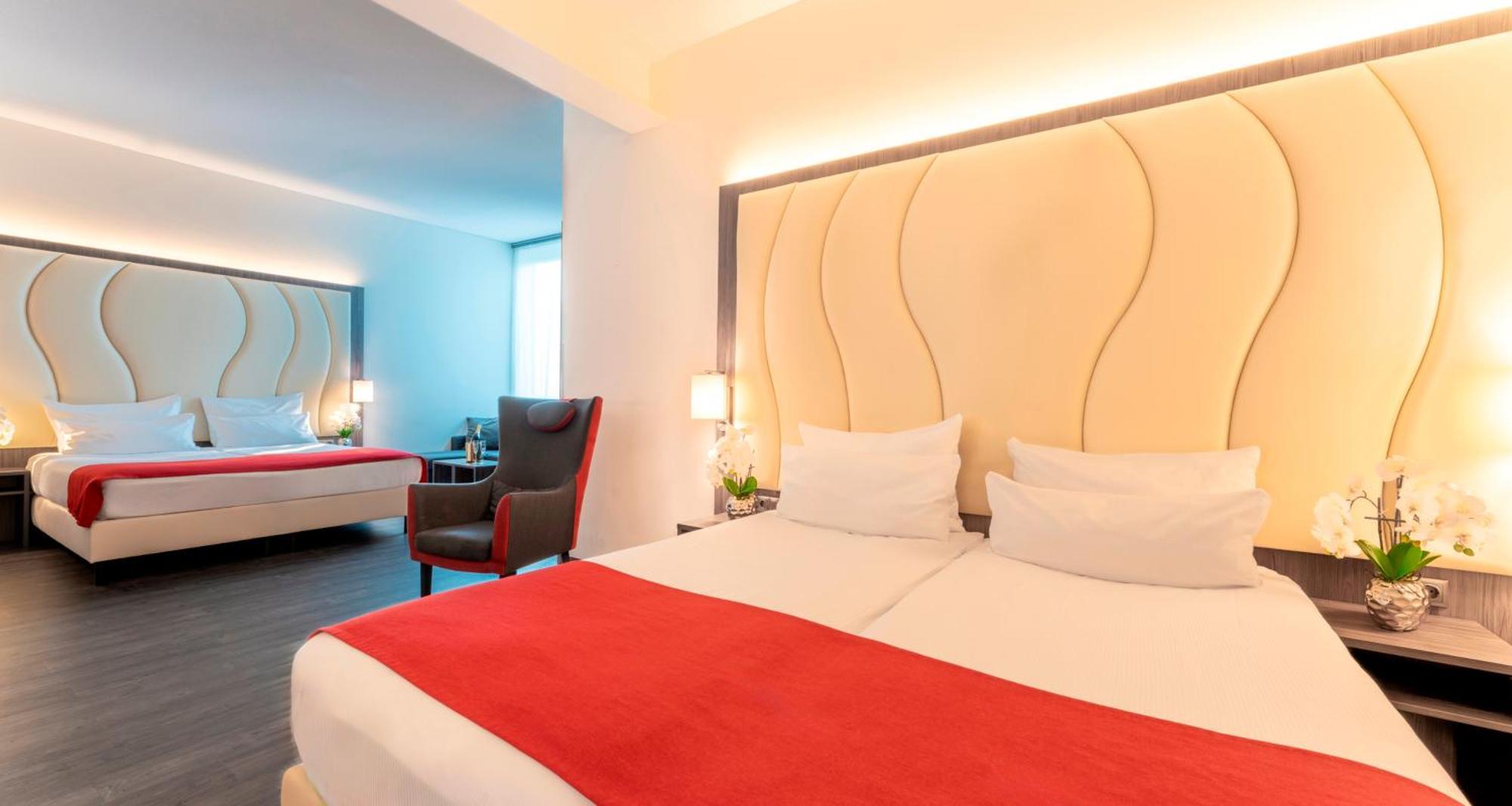 Plaza Premium آلميره المظهر الخارجي الصورة