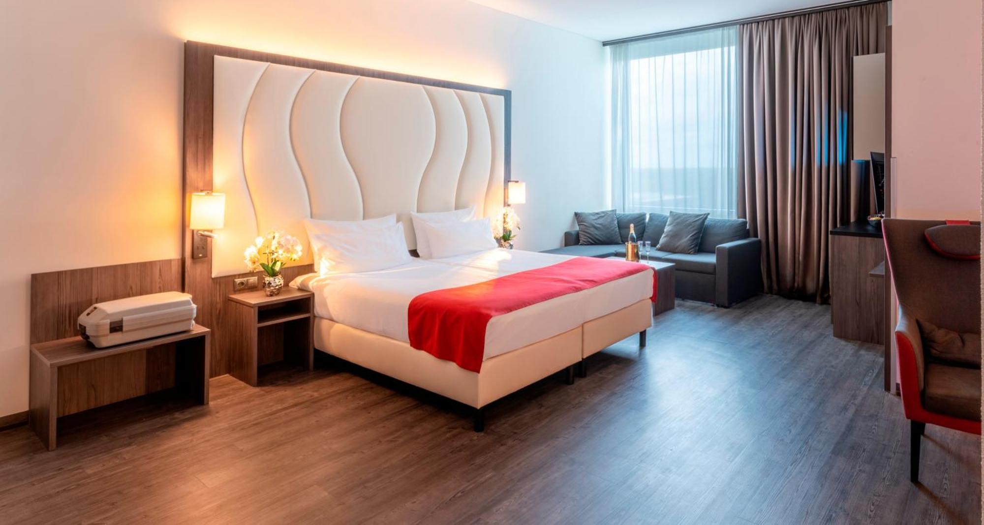 Plaza Premium آلميره المظهر الخارجي الصورة
