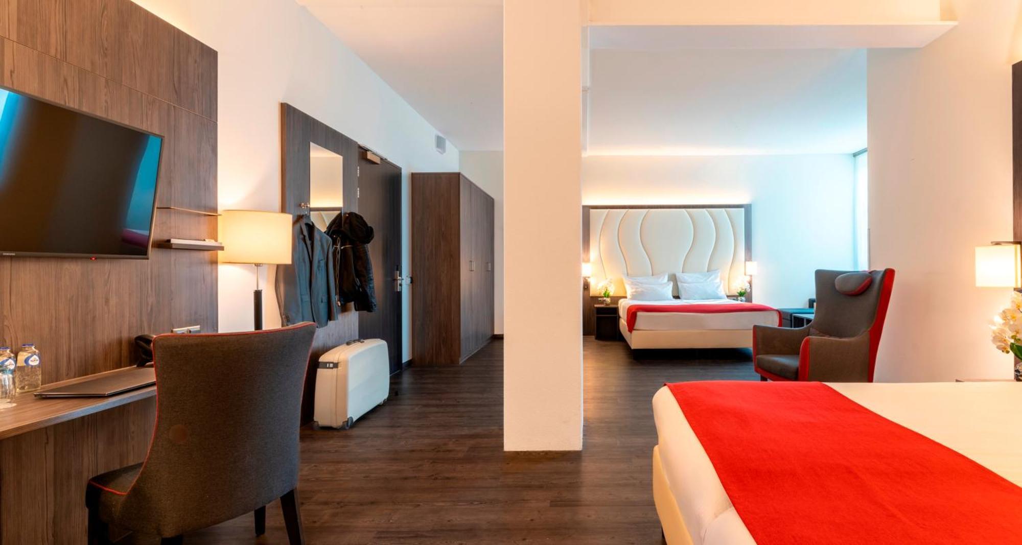 Plaza Premium آلميره المظهر الخارجي الصورة