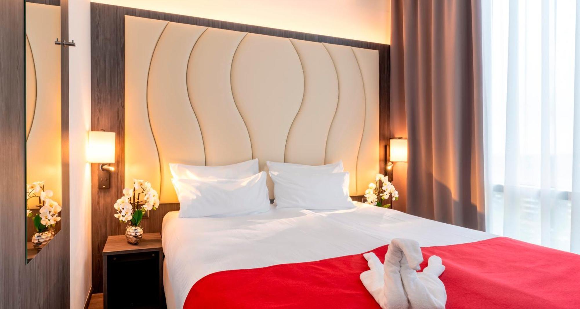 Plaza Premium آلميره المظهر الخارجي الصورة