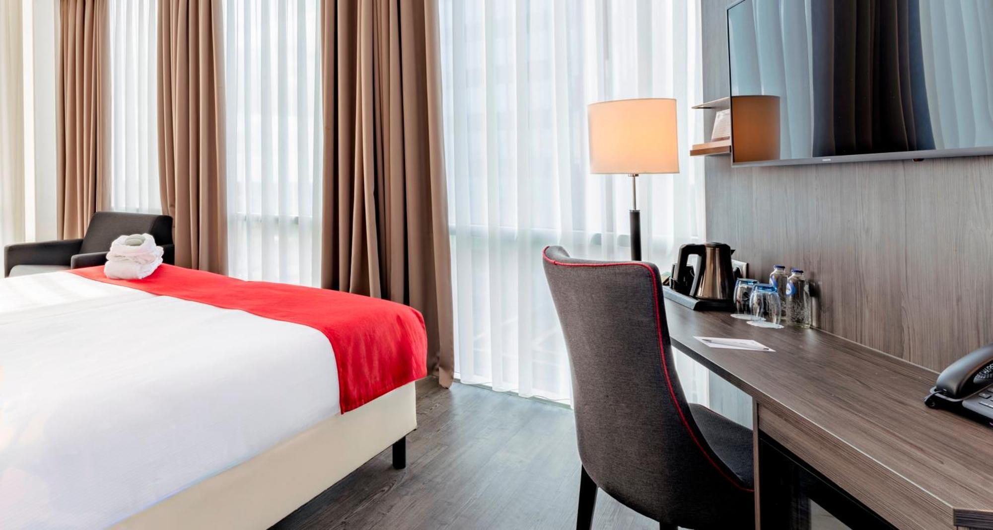 Plaza Premium آلميره المظهر الخارجي الصورة